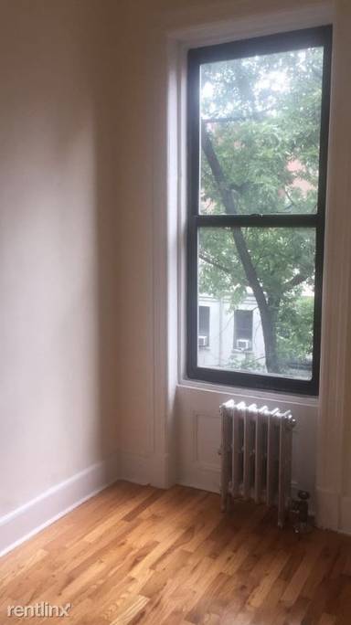 Main picture of 454 West 57th St