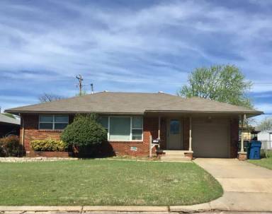 Main picture of 2209 Maple Dr