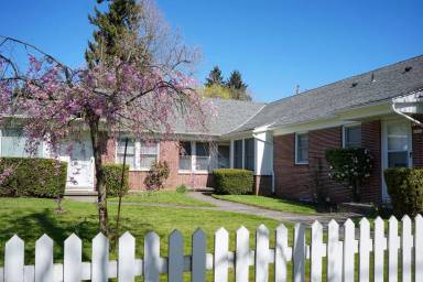 Main picture of 3803-3855 N Lombard St