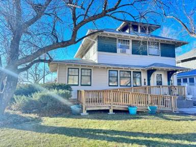 Main picture of 803 N Lincoln St