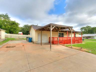 Main picture of 813 E Arbor Dr