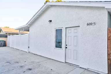 Main picture of 608 E Realty St