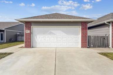 Main picture of 8013 E 34th Ct S