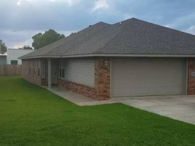 Main picture of 121 Walnut Grove Rd