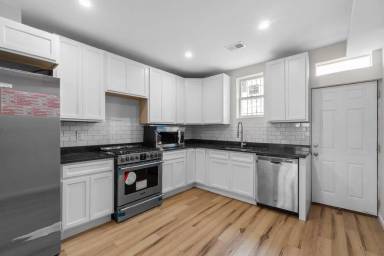 Main picture of 3404 Noble St
