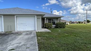 Main picture of 829 NE 15th Ln