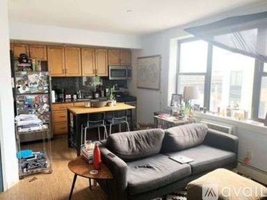 Main picture of 1223 Broadway