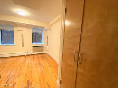 Main picture of 165 E 83rd St