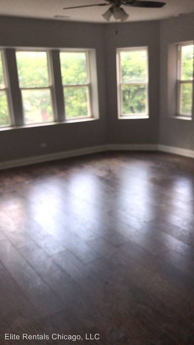 Main picture of 7653 S Essex Ave
