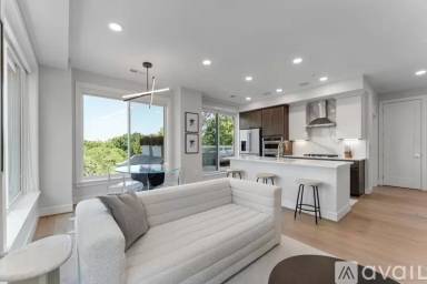 Main picture of 635 Slaters Ln