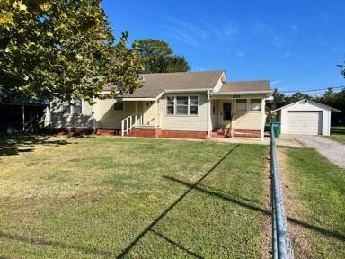 Main picture of 1833 Jackson Ave