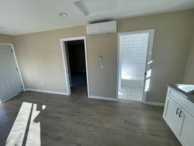 Main picture of 4997 Noble St
