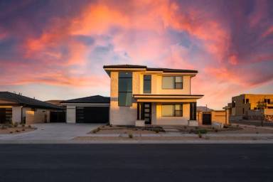 Main picture of 671 W Emerald Point Dr