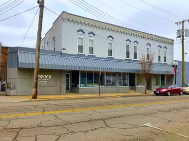 Main picture of 145 Center St