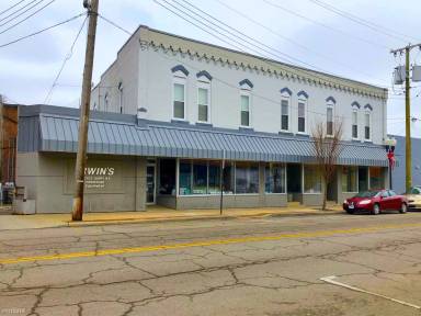 Main picture of 145 Center St