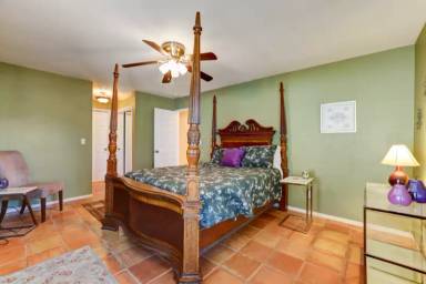 Main picture of 2411 N Thomas St