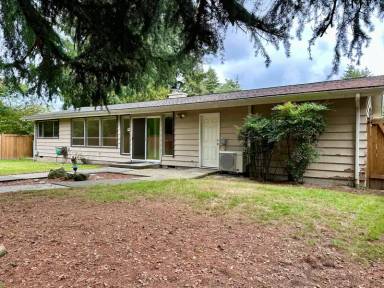 Main picture of 415 111th Ave SE