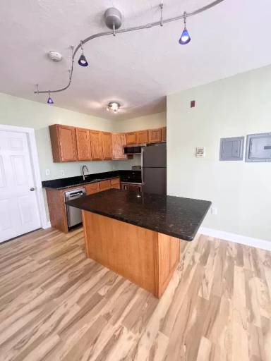 Main picture of 83 America St