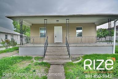 Main picture of 1239 W Pacific Ave