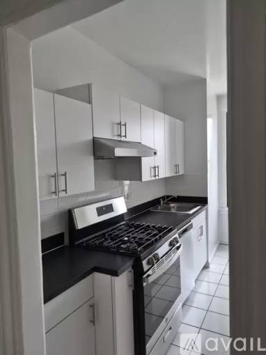 Main picture of 560 W 180th St