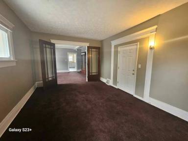 Main picture of 50 S Walnut St