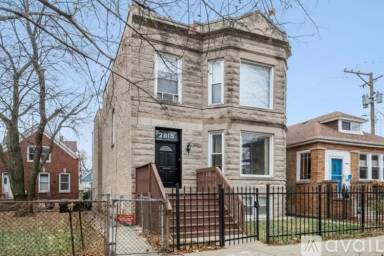 Main picture of 2839 N Albany Ave