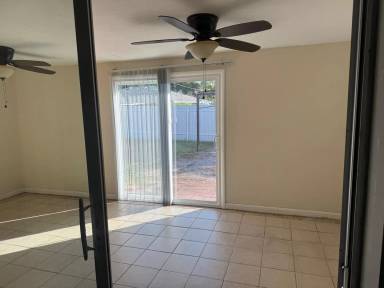 Main picture of 517 SE 23rd Pl