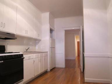Main picture of 5440 N Winthrop Ave