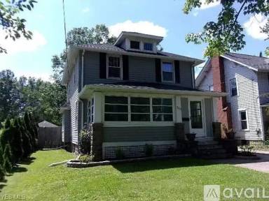 Main picture of 353 N Chestnut St