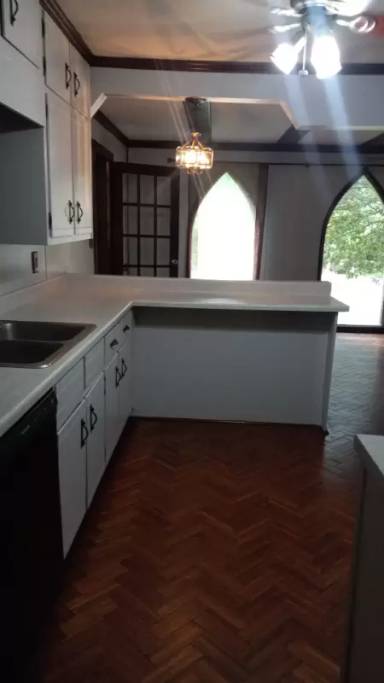 Main picture of 462 Baltimore Ave SW