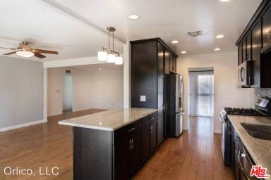 Main picture of 10056 Mason Ave