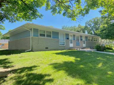 Main picture of 540 W 70th Pl