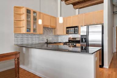 Main picture of 525 W Superior St