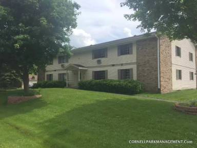 Main picture of S70W14965 Cornell Cir