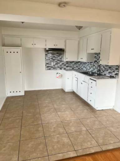 Main picture of 7828 Pearle St