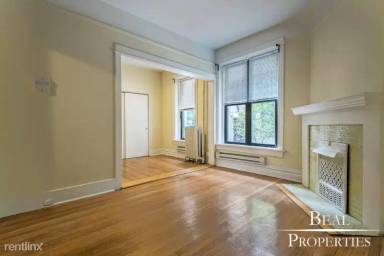 Main picture of 428-438 W Belden Ave