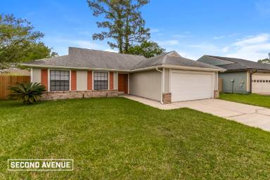 Main picture of 7945 Amandas Crossing Dr E