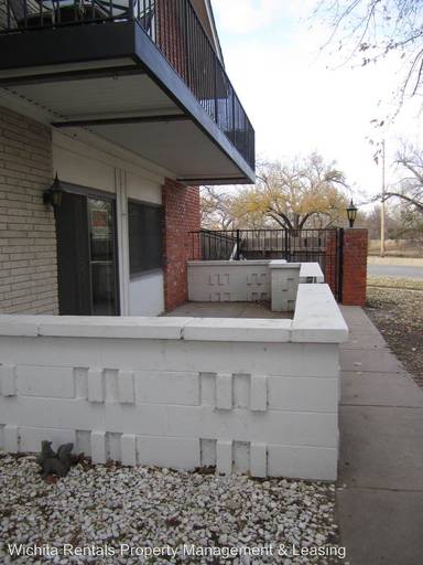 Main picture of 1201 W River Blvd