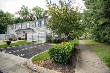 Main picture of 100 Grant Ct