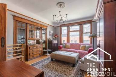 Main picture of 825 W Diversey Pkwy