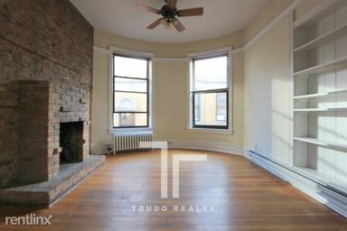 Main picture of 1220 N Dearborn St