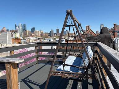 Main picture of 939 Carpenter St