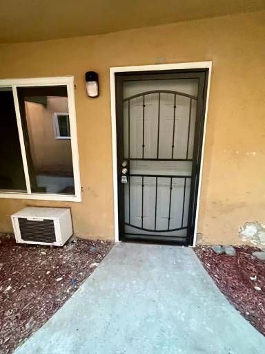 Main picture of 1108 W 110th St