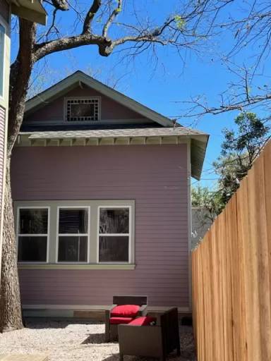 Main picture of 1901 Drake Ave