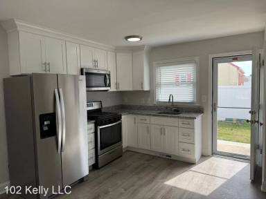 Main picture of 102 S Kelly Ave