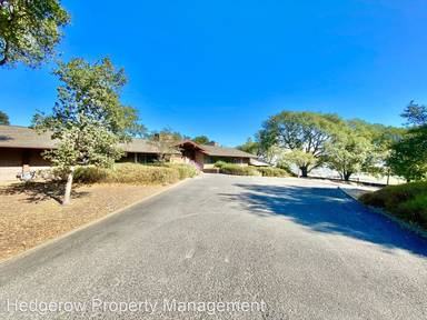 Main picture of 500 Stonecrest Dr