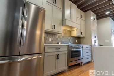 Main picture of 216 E Rogers Blvd