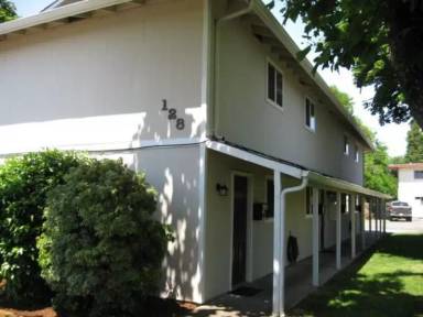 Main picture of 128 E St