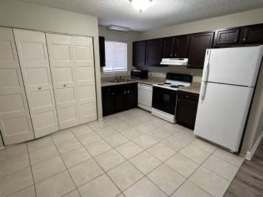 Main picture of College Park Condominiums