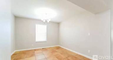 Main picture of 7649 N Powell St